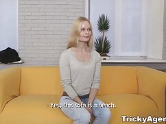 Des vidéos de films porno MILF excitées vénèrent le chatte humide de l'autre sur le canapé