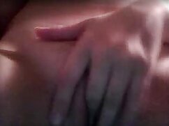 Une petite amie amateur éblouissante montre ses talents de pipe femme x porno