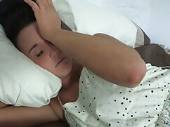 Une brune je veux voir des films x gratuits asiatique suce profondément et se fait sodomiser
