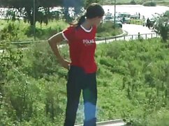 Une fille aux cheveux bouclés adore se doigter porno malgache gratuit le cul tout en se faisant ramoner