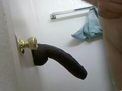 Une fille aux cheveux hamster video porno gratuit noirs avec de faux seins a besoin d'une baise torride