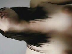 L'étudiant est d'accord avec le site de porno africain gangbang de ses camarades de classe dans tous les trous