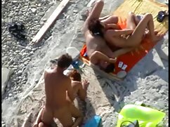 Un homme reçoit du sexe torride de sa film porno gratuit pour petite amie avec un chapeau de Noël et des bas de nylon