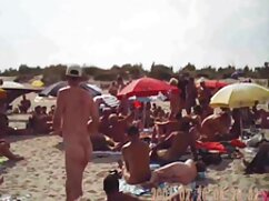 Une MILF aux film porno gratuit de viol faux seins séduit un beau mec pour qu'il la baise hardcore