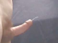 Deux filles incroyablement chaudes partagent une bite dans un trio torride