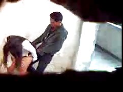 Bombasse brune asiatique se fait meilleure vidéo porno défoncer sur le lit