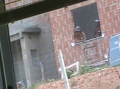 Fille  innocente en train de sucer un énorme schlong