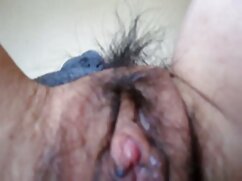 Un russe baise une courtisane aux cheveux corbeau en xxx des jeunes bas noirs