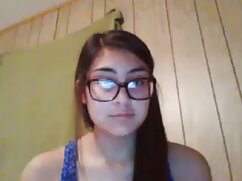 Poussin blonde en chaussettes roses Carmen Caliente porno dingue gratuit suce un méchant pénis
