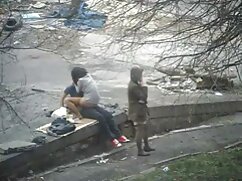 Belle jeune fille baisée par derrière par un cameraguy sur un meilleur film pornographie bateau