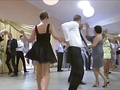 Une femme de chambre blonde enchanteresse s'excuse auprès du patron par sexe interracial xxx maman francaise