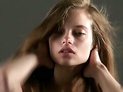 Une cougar blonde adore l'avoir je cherche le film porno avec lui, surtout complètement nue