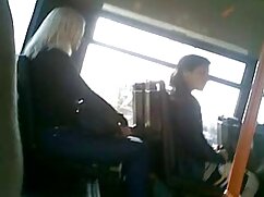 Deux salopes coquines diversifient l'affaire lesbienne porno gratuit vidéo avec des saucisses