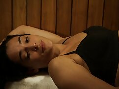 Une blonde lubrique élargit son cul avec un plug anal film erotique xxx avant la vraie bite
