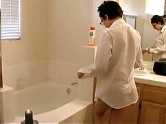 Un homme encré étire la baby-sitter xnxx porno gratuit aux cheveux courts dans la chambre