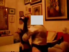 Une japonaise vidéos x porno français agenouillée donne du plaisir oral à trois mecs