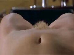 Des lesbiennes brunes avec des manchons poilus jouent dans la vidéos porno gratuit xxl cuisine