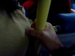 Petite chérie adolescente en train de sucer un méchant pénis en session POV